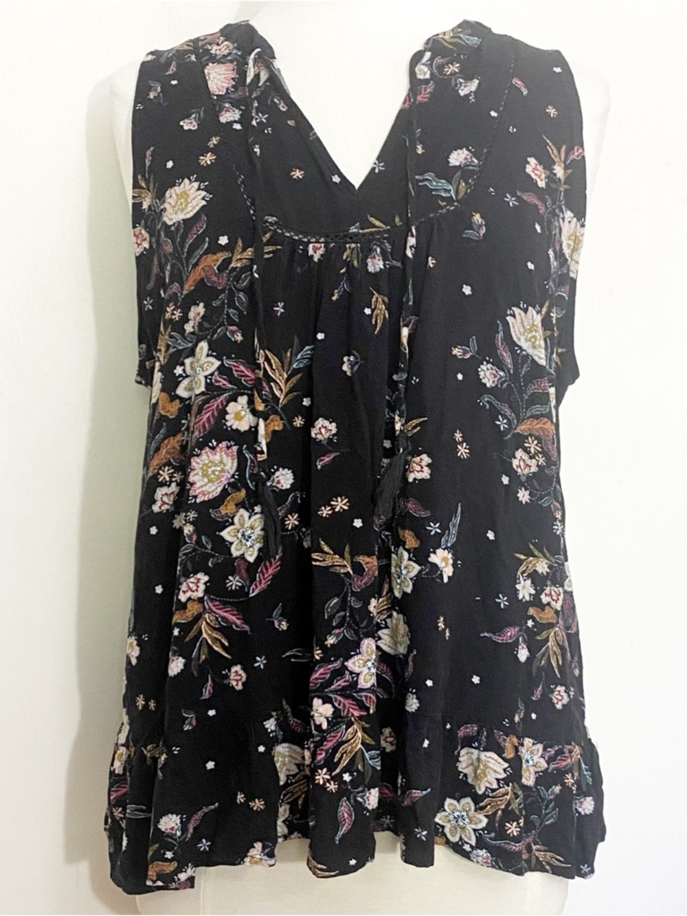 Maurices Black Floral V-Neck Lightweight Sleeveless Tunic Ruffle Hem Top XXL